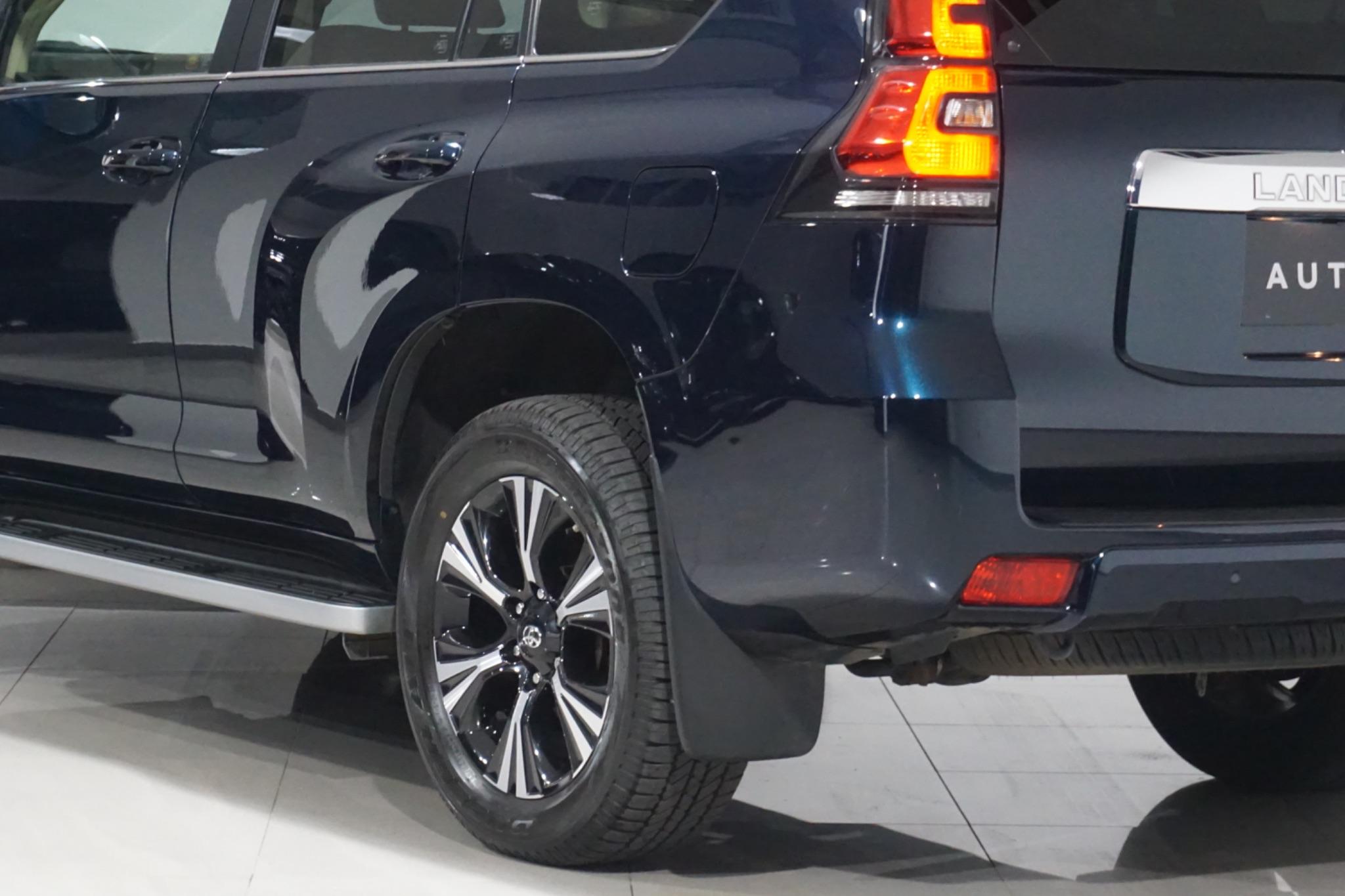 Toyota Land Cruiser 2.8D Invincible Auto 4WD Euro 6 (s/s) 5dr (7 Seat)